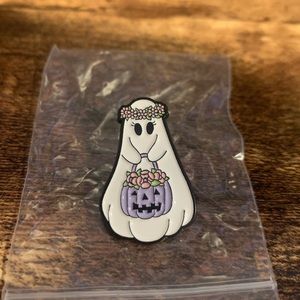 NIP FLOWER GHOST PIN